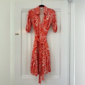 Diane Von Furstenberg size 8 2009 silk wrap pleat-bottom dress